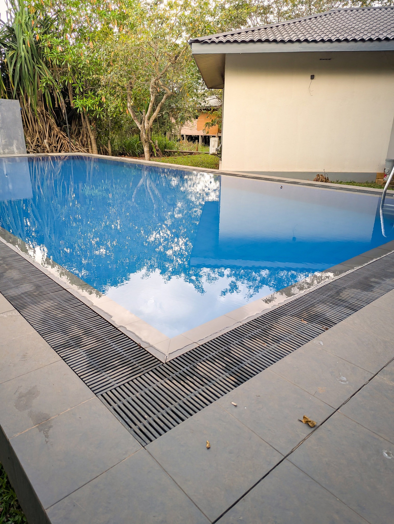 Hotel Ceyloni Pool
